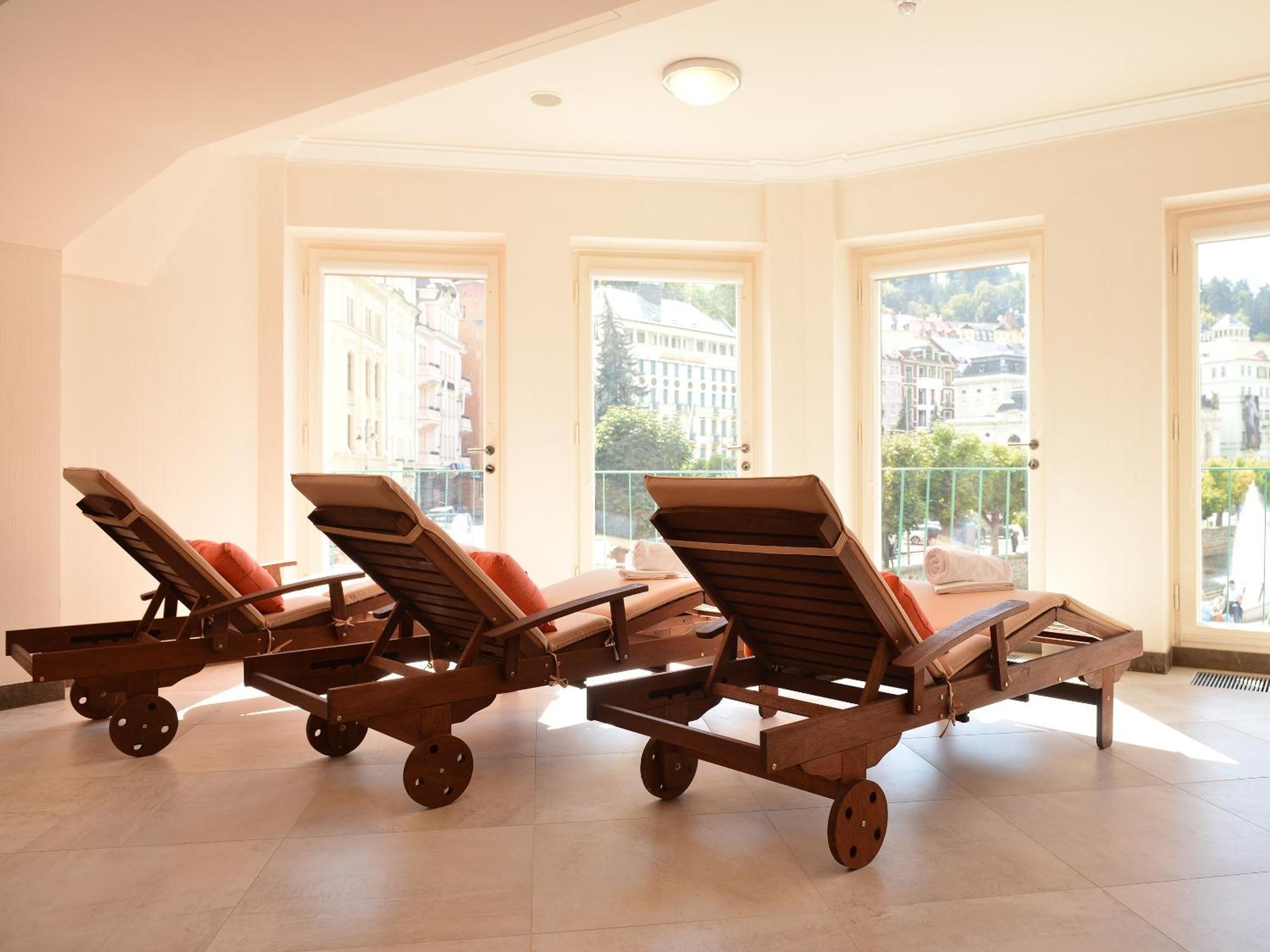 EA Hotel Mozart Karlovy Vary Exterior foto