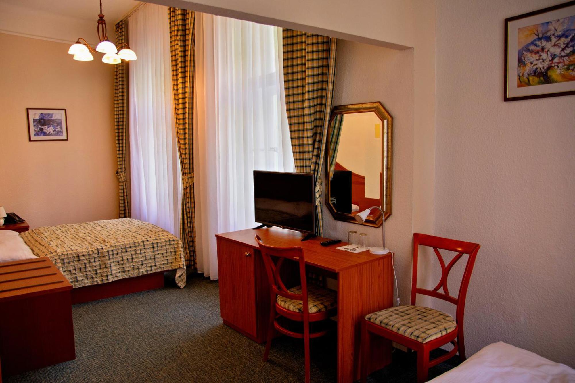 EA Hotel Mozart Karlovy Vary Exterior foto